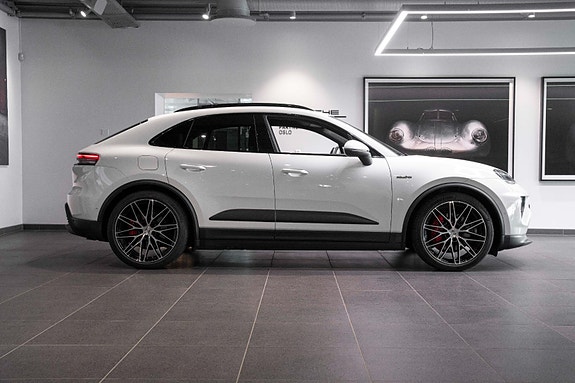 Porsche Macan 7 of 30