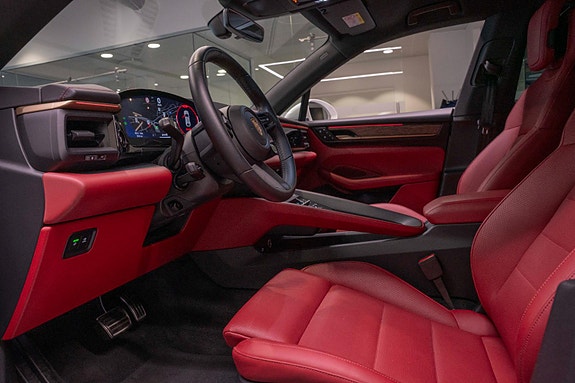 Porsche Macan 30 of 30