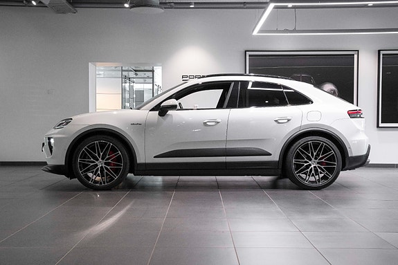 Porsche Macan 2 of 30