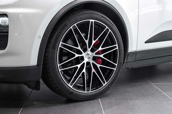 Porsche Macan 12 of 30