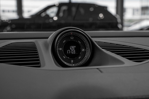 Porsche Macan 23 of 30