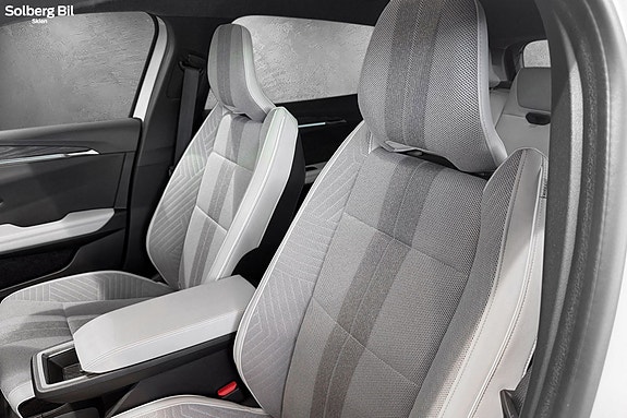 Renault Scenic E-Tech 17 of 30