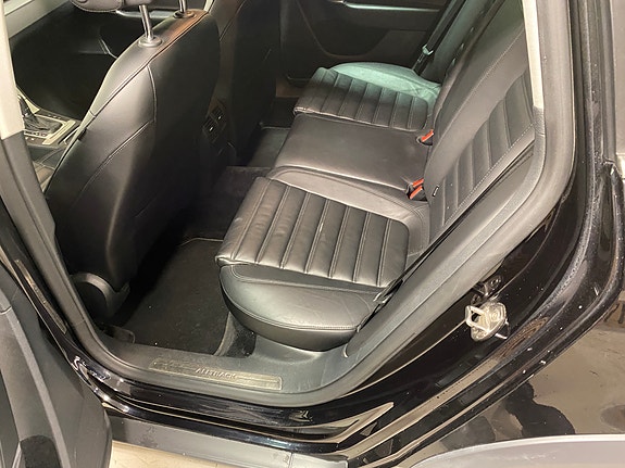 Volkswagen Passat 11 of 23