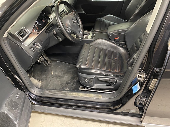 Volkswagen Passat 10 of 23