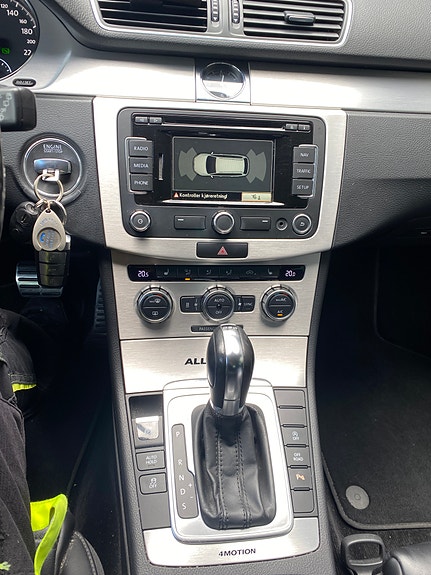 Volkswagen Passat 18 of 23