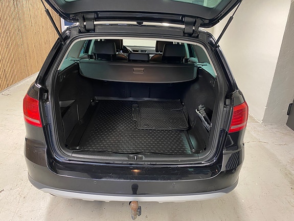 Volkswagen Passat 14 of 23