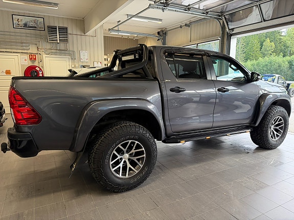 Toyota HiLux 7 of 30