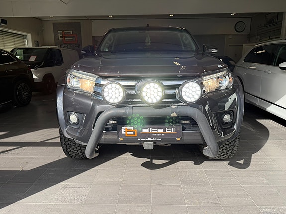 Toyota HiLux 28 of 30