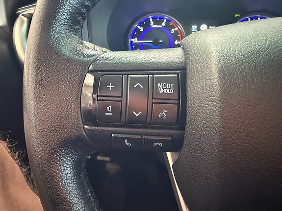 Toyota HiLux 21 of 30