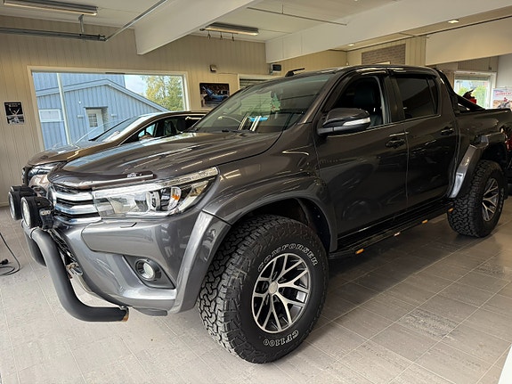 Toyota HiLux 3 of 30