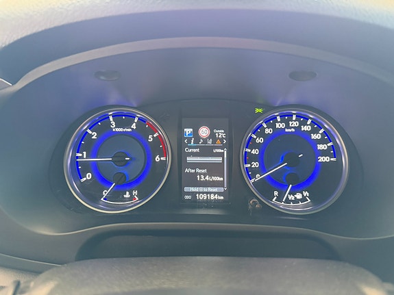 Toyota HiLux 19 of 30