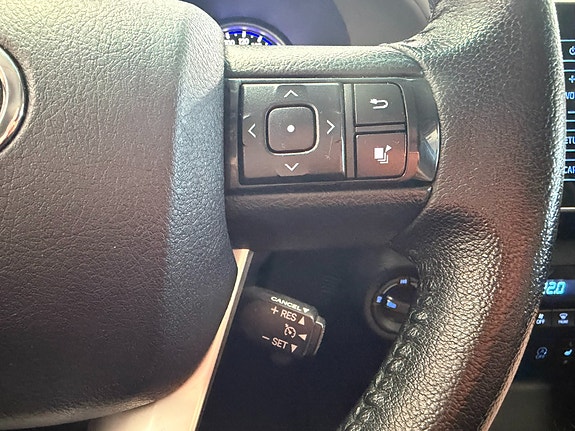Toyota HiLux 22 of 30