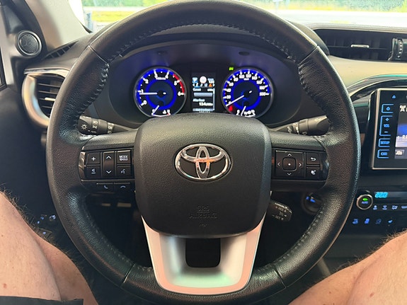 Toyota HiLux 20 of 30
