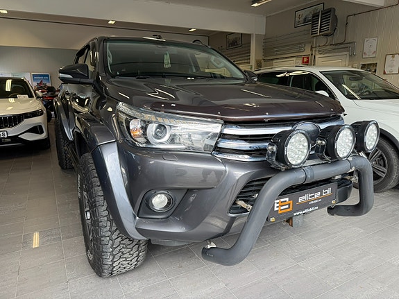 Toyota HiLux 9 of 30