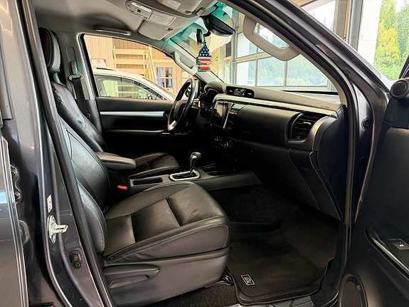 Toyota HiLux 13 of 30