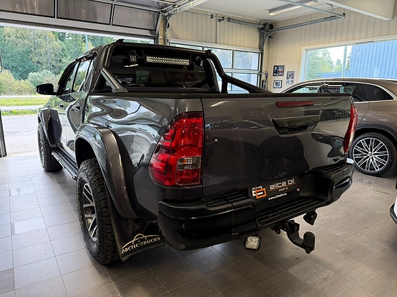 Toyota HiLux 5 of 30