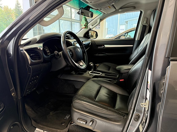 Toyota HiLux 10 of 30