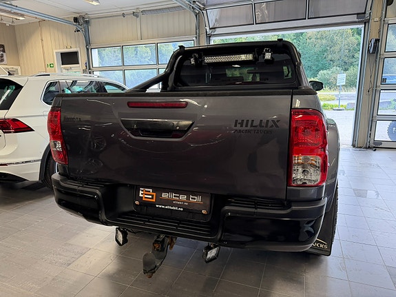 Toyota HiLux 6 of 30
