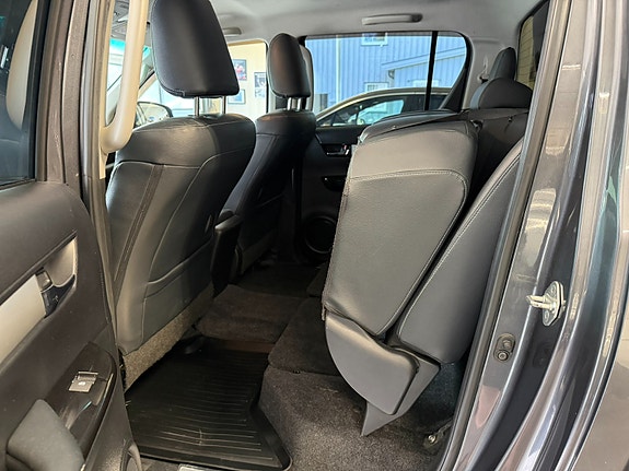 Toyota HiLux 15 of 30