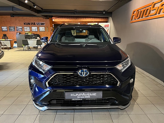 Toyota RAV4 4 of 28