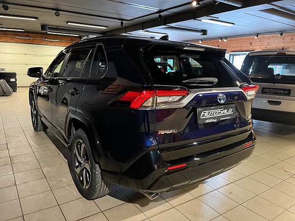 Toyota RAV4 12 of 28