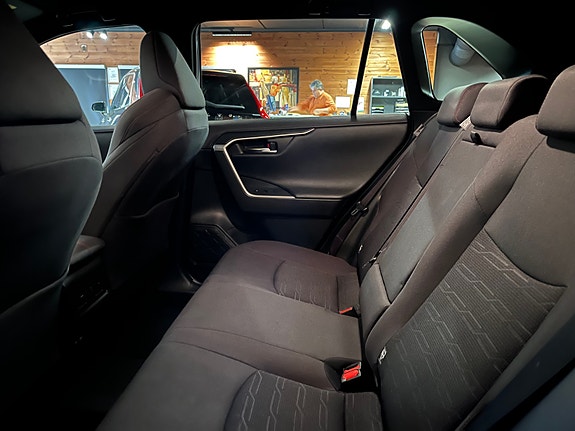 Toyota RAV4 26 of 28