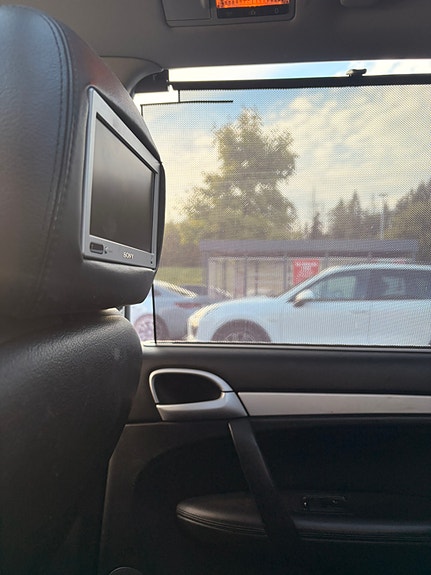 Porsche Cayenne 4 of 5