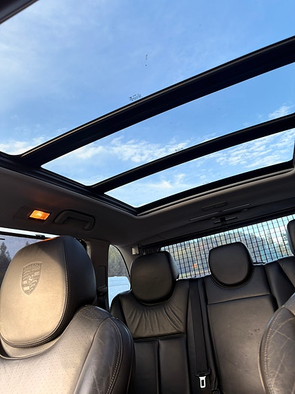 Porsche Cayenne 3 of 5