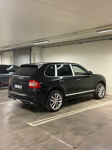 Porsche Cayenne 5 of 5