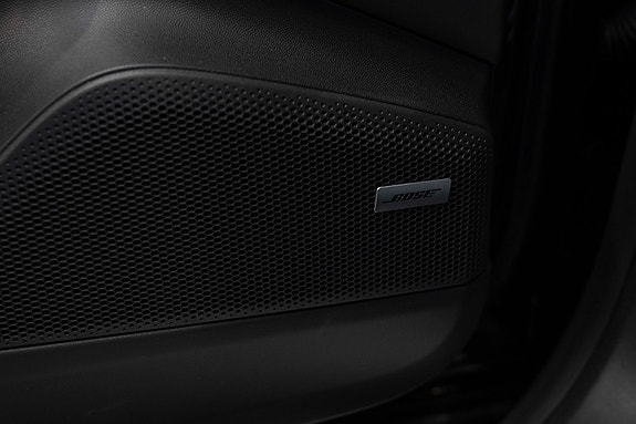 Porsche Macan 23 of 30