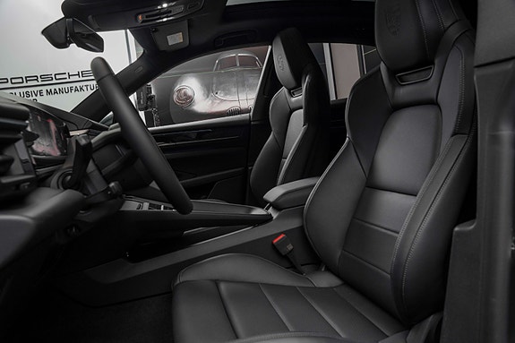 Porsche Macan 26 of 30