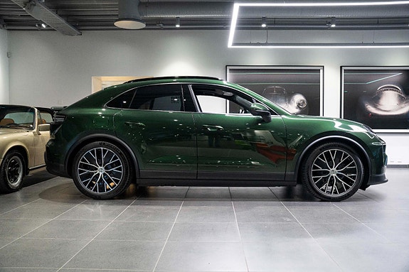 Porsche Macan 2 of 30
