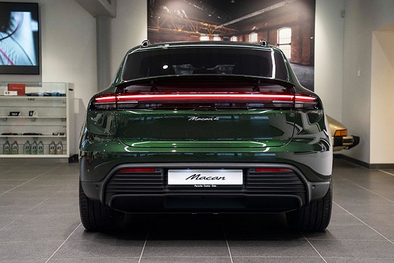 Porsche Macan 4 of 30