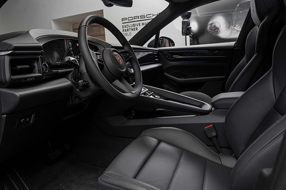 Porsche Macan 29 of 30