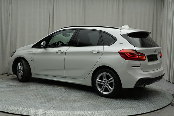 BMW 225xe 8 of 30