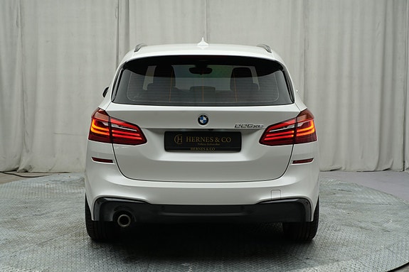 BMW 225xe 11 of 30
