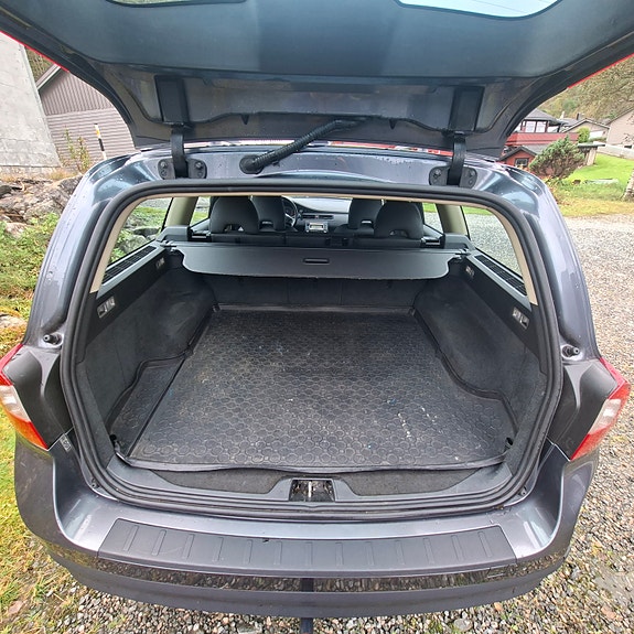 Volvo V70 14 of 16