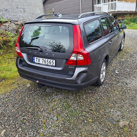 Volvo V70 3 of 16