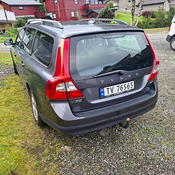 Volvo V70 4 of 16