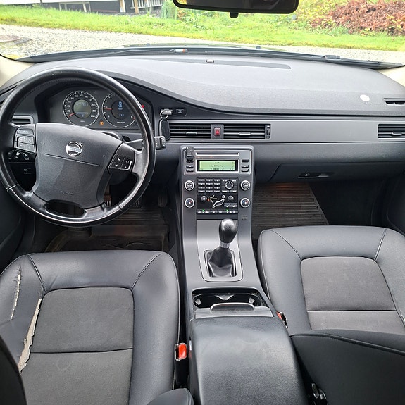 Volvo V70 10 of 16