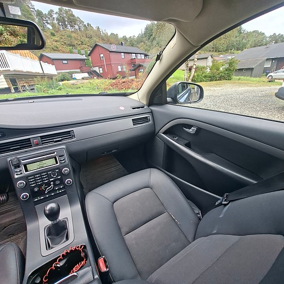 Volvo V70 11 of 16