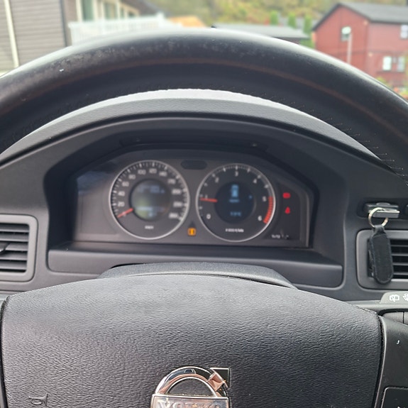 Volvo V70 12 of 16
