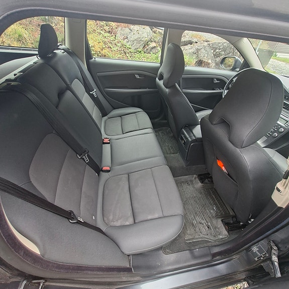 Volvo V70 13 of 16