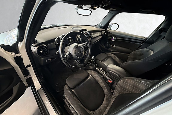 MINI Cooper 8 of 17