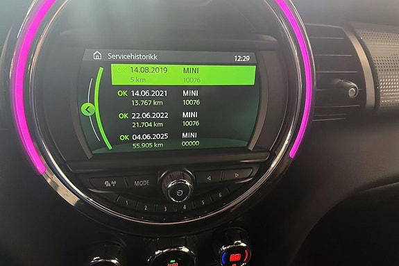 MINI Cooper 13 of 17
