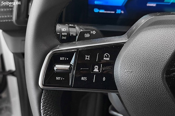 Renault Scenic E-Tech 18 of 30