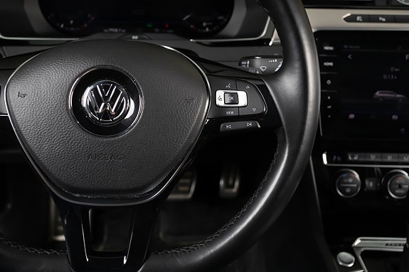 Volkswagen Passat Alltrack 19 of 23