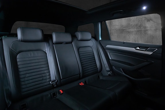 Volkswagen Passat Alltrack 12 of 23