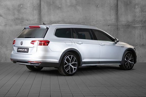 Volkswagen Passat Alltrack 4 of 23