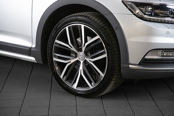 Volkswagen Passat Alltrack 6 of 23